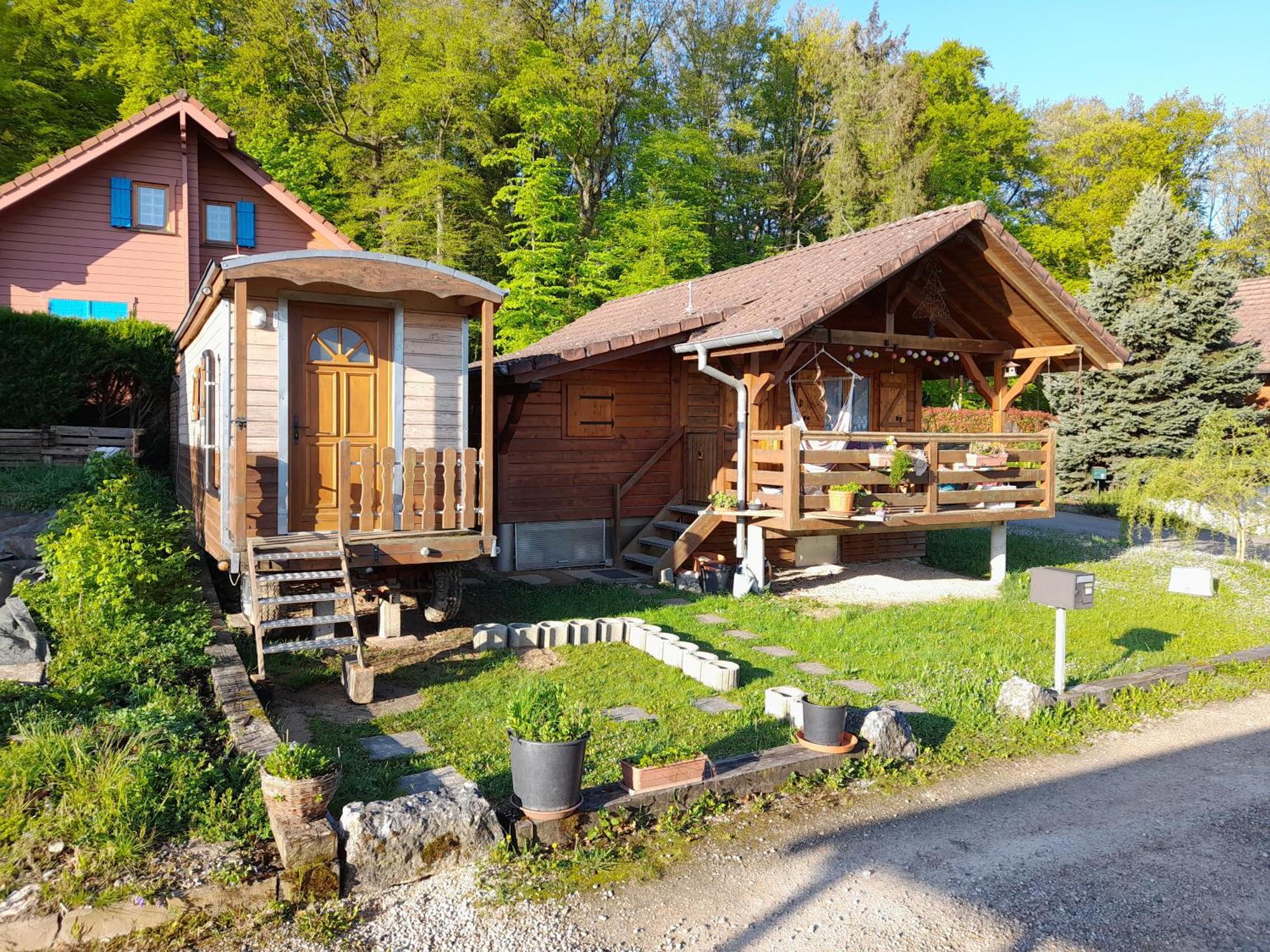 Location Type Gite, Chambre D'Hote, Meuble De Tourisme Dans Joli Petit Chalet Typique Et Ou Jolie Roulotte Type Boheme Waldighoffen Ngoại thất bức ảnh